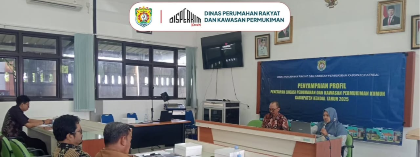 Disperkim mengadakan rapat penyampaian SK penetapan lokasi perumahan dan kawasan permukiman kumuh dan penyampaian profil permasalahan lokasi perumahan dan kawasan permukiman kumuh di Kabupaten Kendal